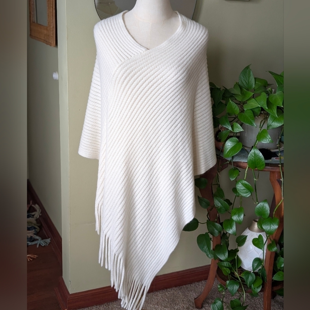 Time & Tru Women's Size L/XL Cream Knit Sweater Poncho